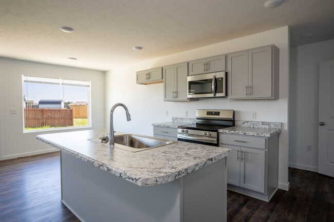 Building Photo - Brand new 4 bedroom home - Bolivar, MO