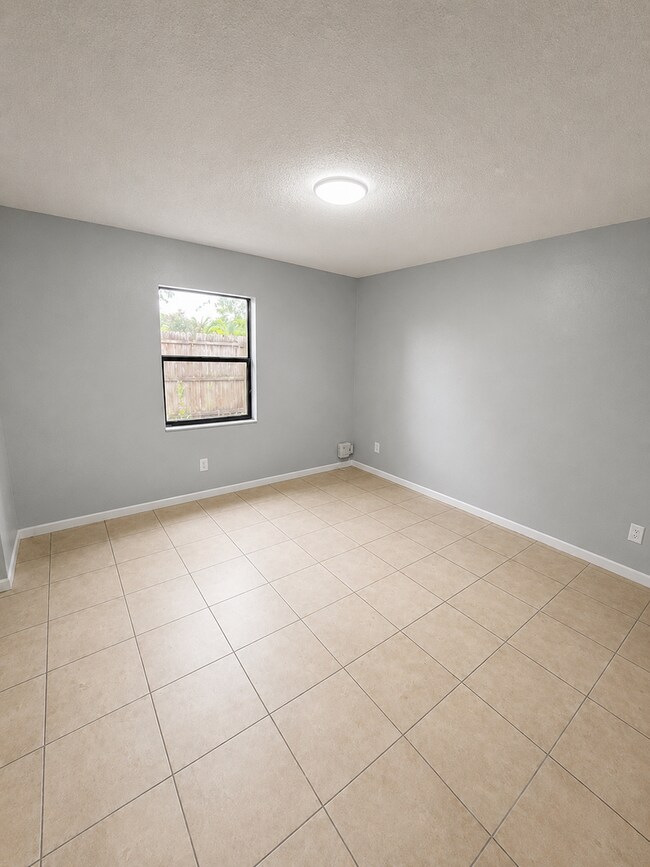 Building Photo - 38214 7th Ave