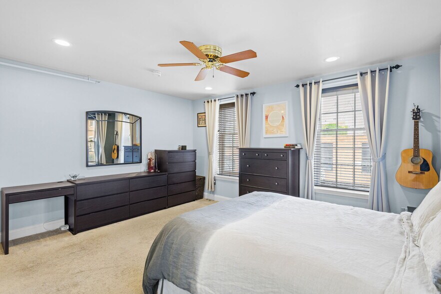 Building Photo - 142 N Bread St