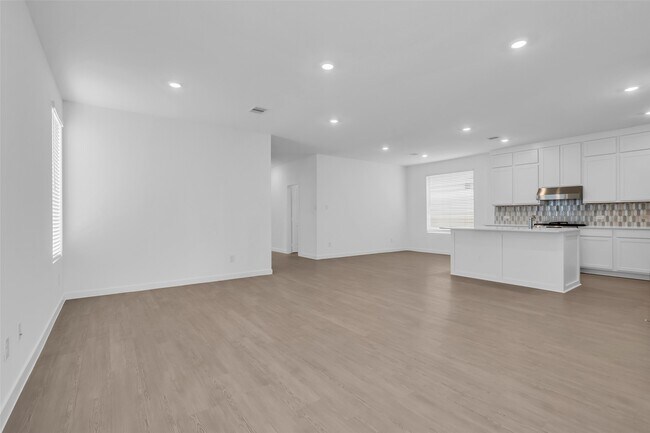 Building Photo - 29527 Saddleview Dr