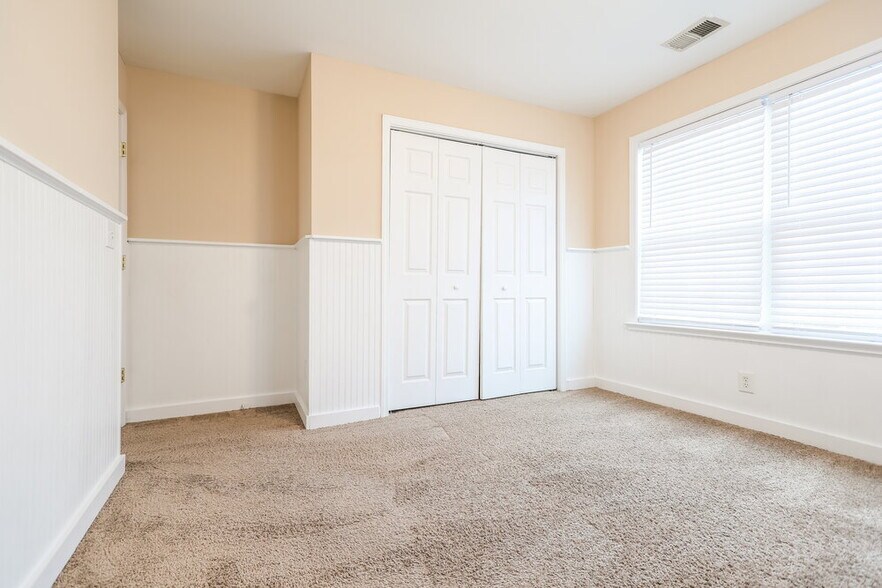 Building Photo - 2230 Gateview Ct
