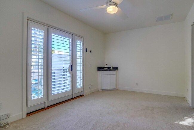 Building Photo - Beautiful 4 Bed/4 Bath Family Home w/pool - Upcoming and available at the end of April!