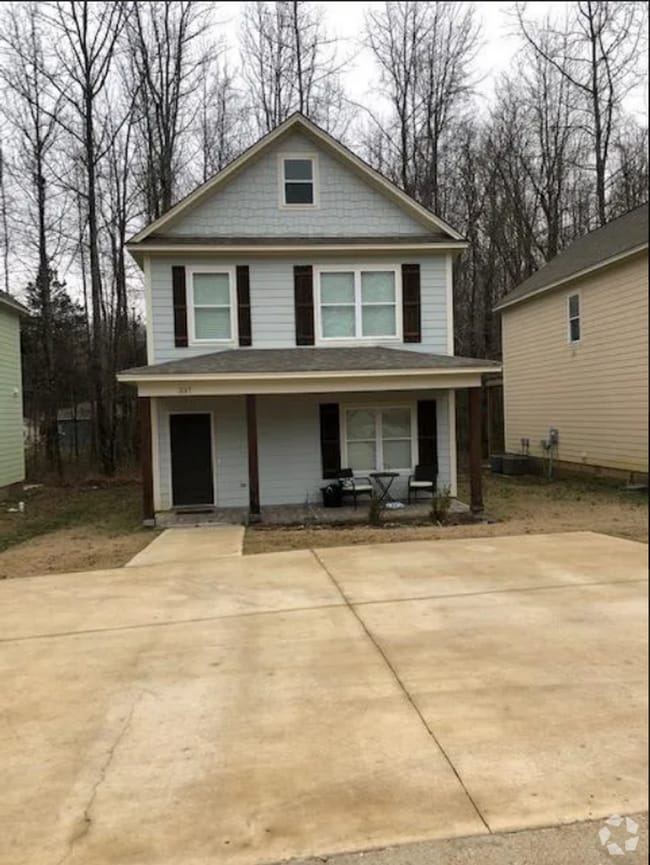 Building Photo - 3 Bed/2.5 Bath