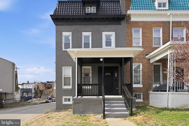 Building Photo - 2816 Rockrose Ave