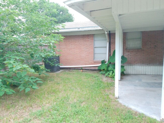 Building Photo - 109 Sutherland Dr