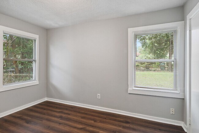 Building Photo - Large 3BR/1BA Near Ardsley Park House For Rent