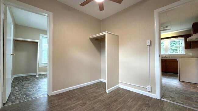 Building Photo - 540 Oakwood St
