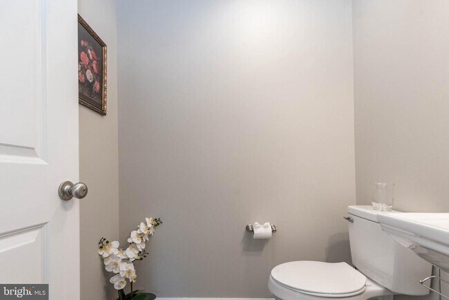 Building Photo - 342 Europa Way