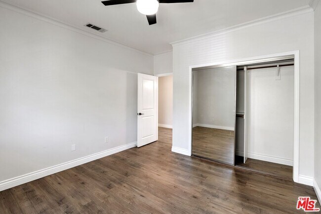 Building Photo - 7124 Farralone Ave