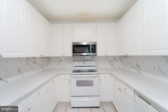 Building Photo - 8183 Carnegie Hall Ct