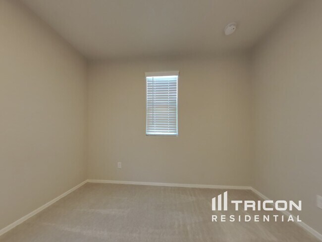 Building Photo - 16221 W La Ventilla Way