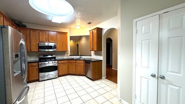Building Photo - 8923 Willow Wind Ln