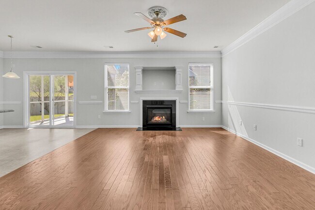 Building Photo - 5 Bedroom 3 Bath Home Located in Sophia Landing in Goose Creek