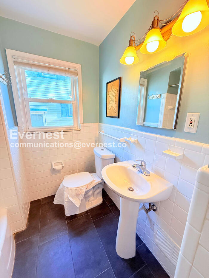 Building Photo - 605 N Dorchester Ave