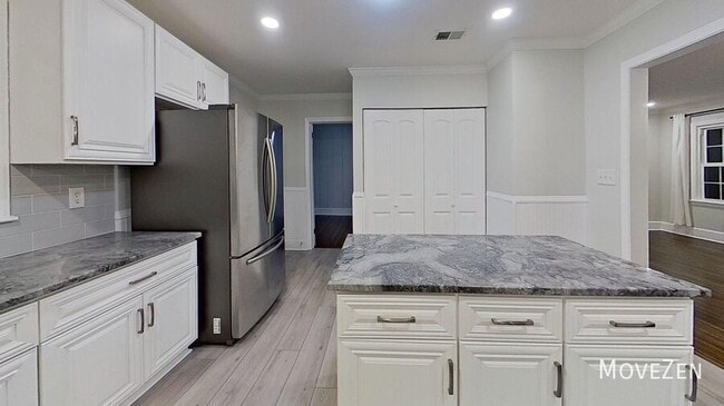 Building Photo - 1200 Dresden Dr W