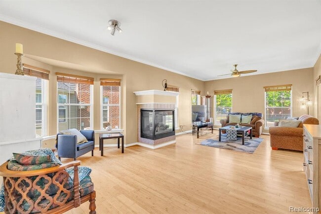 Building Photo - 42682 Park Cresent Dr