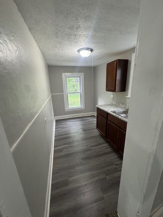 Building Photo - Charming 3-Bedroom Property in Prime Location