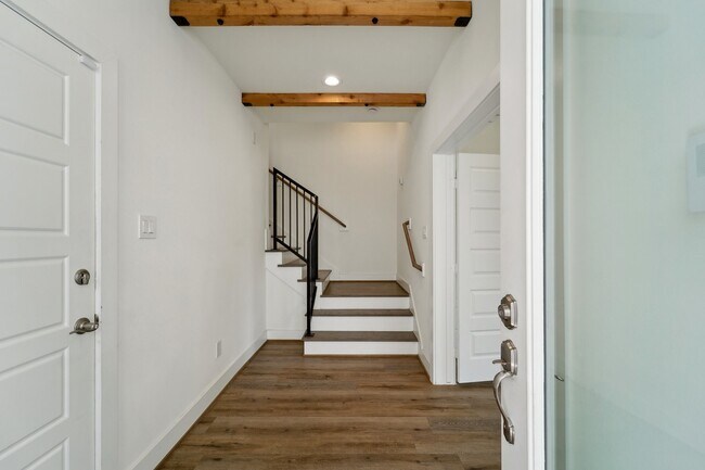 Building Photo - 2520 Ohsfeldt St