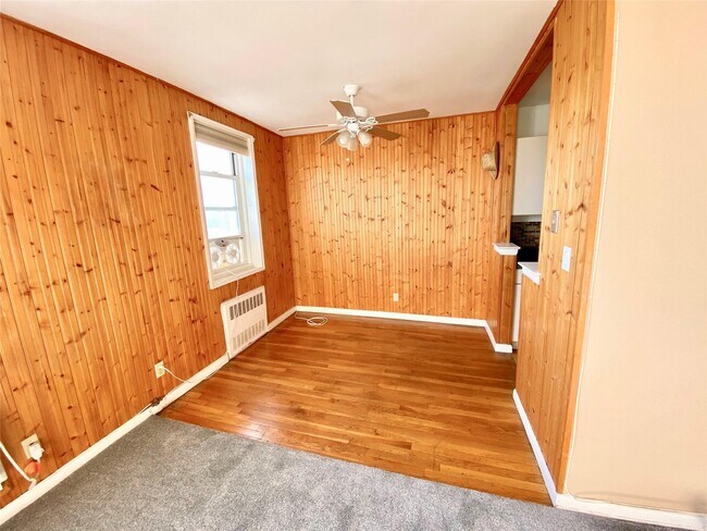 Building Photo - 1 Sadore Ln