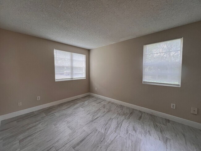 Building Photo - Remodeled First Floor Beauty!