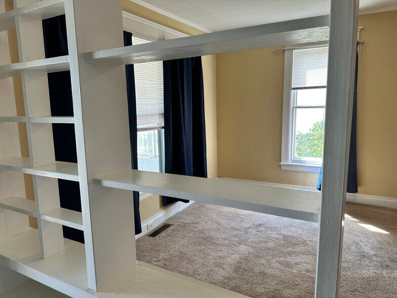 Building Photo - 2641 1/2 Collis Ave