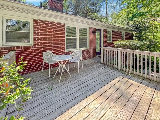 Building Photo - 6058 Harleston Rd NE