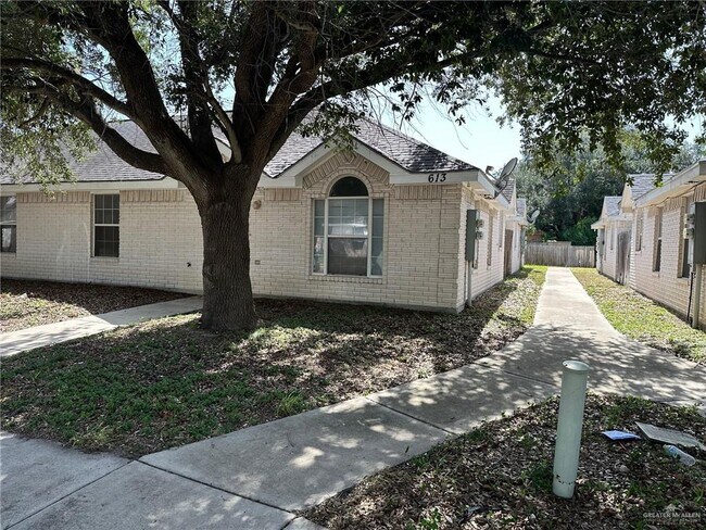 Building Photo - 613 La Mancha Dr