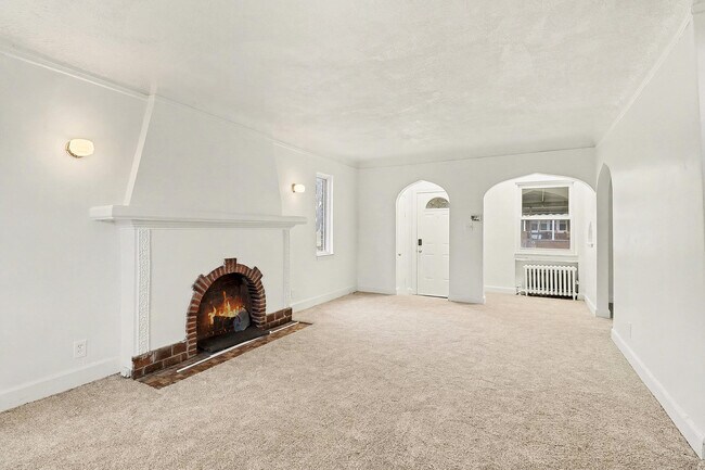 Building Photo - 5959 Newport St
