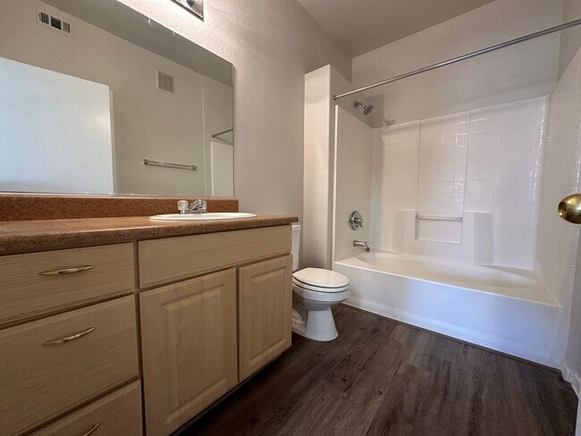 Building Photo - CUTE UPSTAIRS CONDO UNIT , LOCATED IN A GATED COMMUNITY 2 BEDROOM / 2 FULL BATH