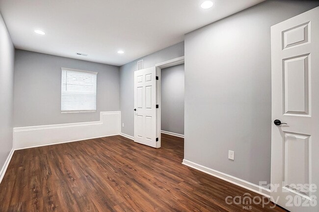 Building Photo - 1724 Dunkirk Dr