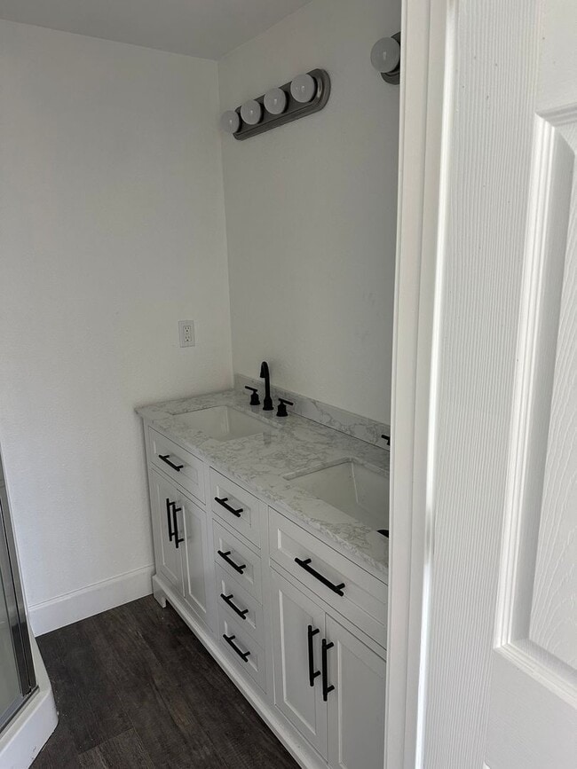 Building Photo - 3-bedroom 2 bath House