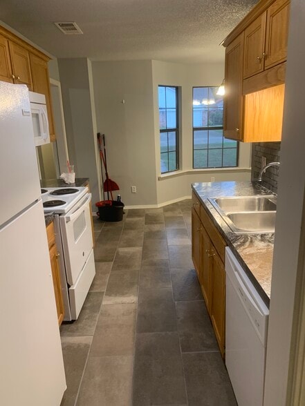 Kitchen (Hallway View) - 1925 Lovers Ln
