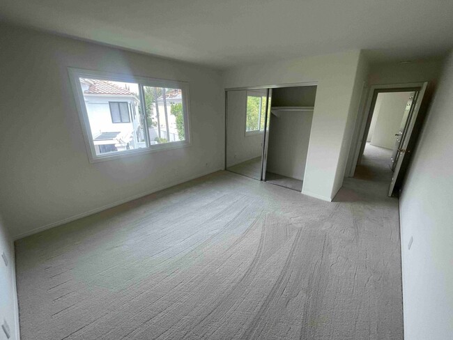 Building Photo - CALABASAS MEDITERRANEAN ESTATE IN THE BELL...