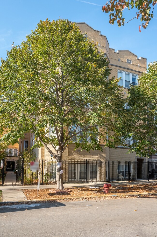 Building Photo - 1432 N Maplewood Ave