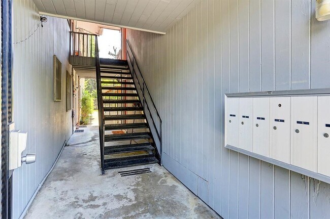 Building Photo - 3603 Murworth Dr