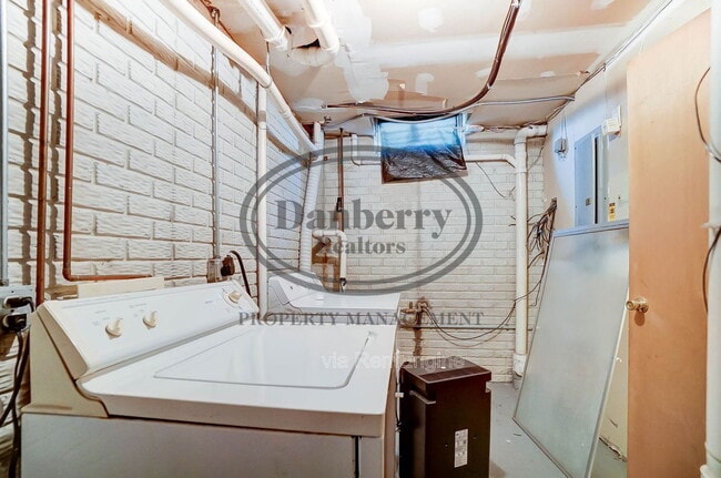 Building Photo - 3733 Willow Run Dr