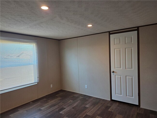 Building Photo - 1775 Sea Creek Dr