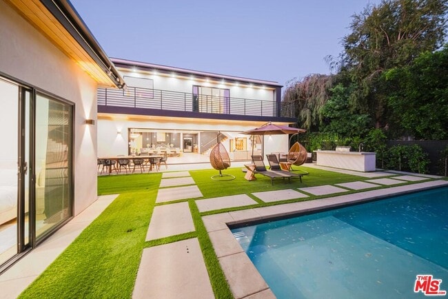 Building Photo - 5141 Varna Ave