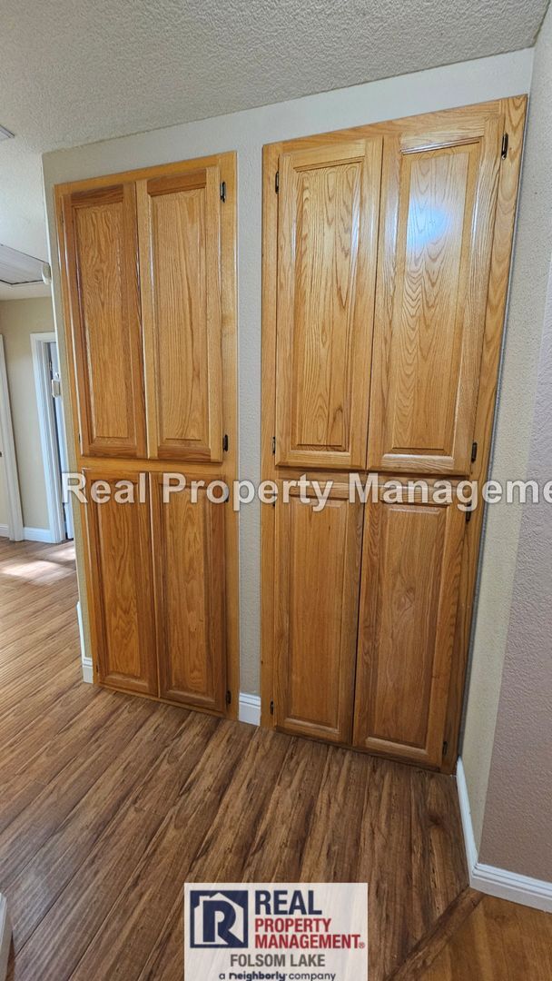 Building Photo - El Dorado Hills Home + Detached Cottage | Solar | 3-Car Garage | Private Backyard