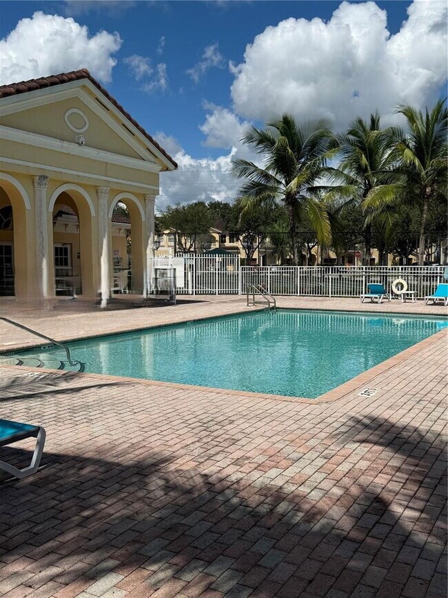 Building Photo - 15030 SW 9th Terrace