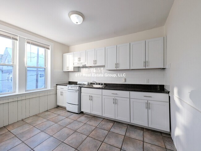 Building Photo - 520 Cambridge St