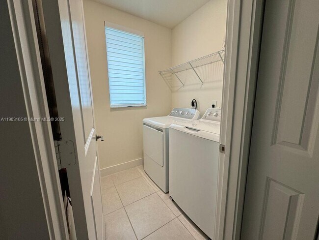 Building Photo - 8364 NW 43rd St