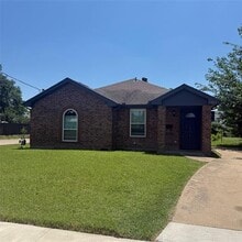 Building Photo - 1902 Angelina Dr