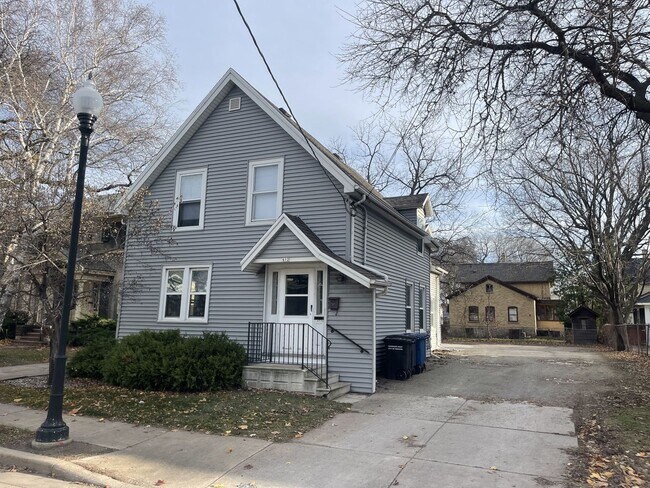 Primary Photo - 612 Jackson St
