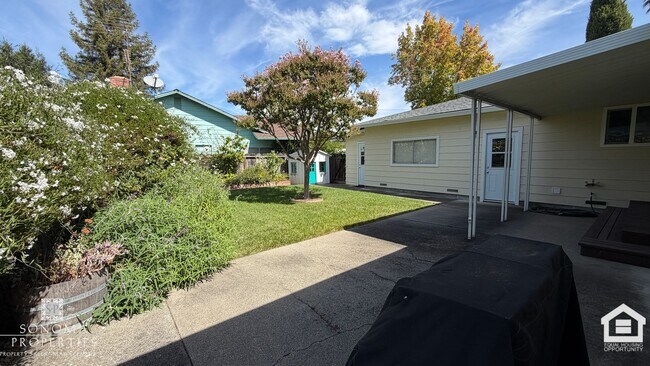 Building Photo - 626 White Briar Dr