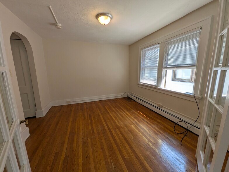 Building Photo - 608 Elmwood Ave
