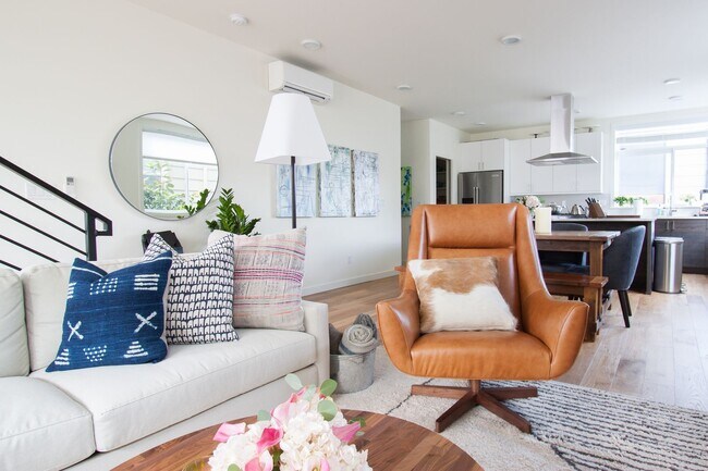 Building Photo - Modern 3-Bedroom Home in North Queen Anne