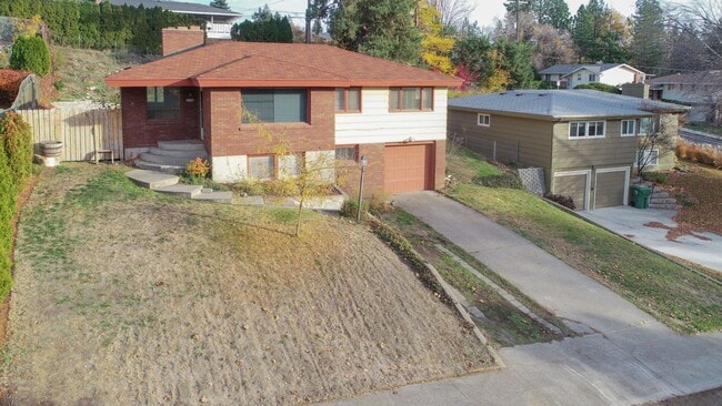 Building Photo - ***MOVE IN SPECIAL 1/2 OFF FIRST FULL MONT...