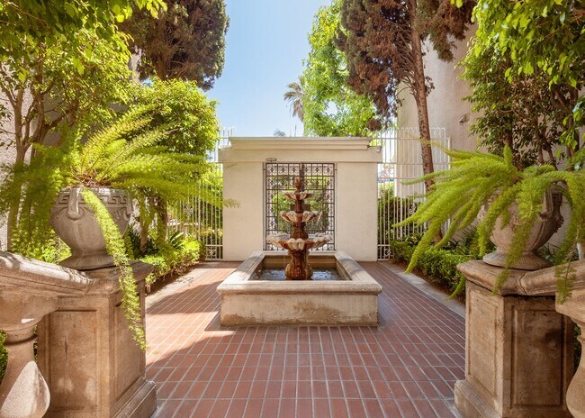 Building Photo - Stunning 2 Bed | 2 Bath Luxury Condo with ...
