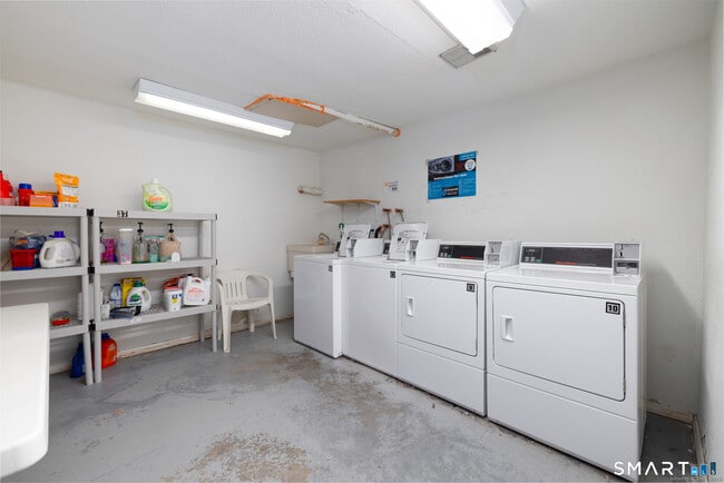 Building Photo - 48 Wellington Dr